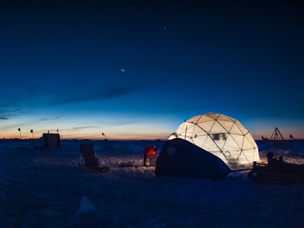 Ice camp. Купол в Антарктиде.